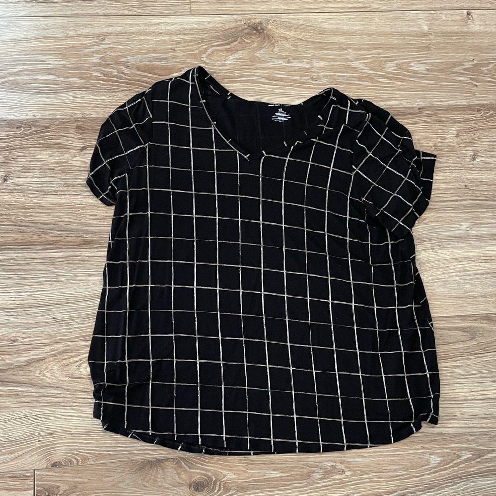 Evri - Black Modern Tee with Gold Squares